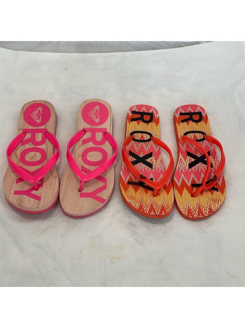 Roxy flip flops set of two